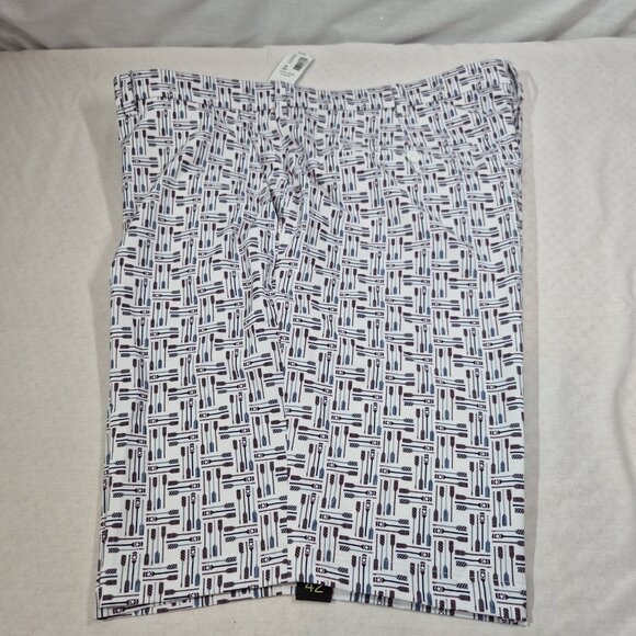 Round tree & Yorke Men's Shorts Size 42 Performance Flat Front Bright White (54 - Picture 2 of 10